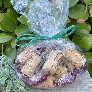 🎄Christmas Tree Garland w/cranberry colored beads. NWT!